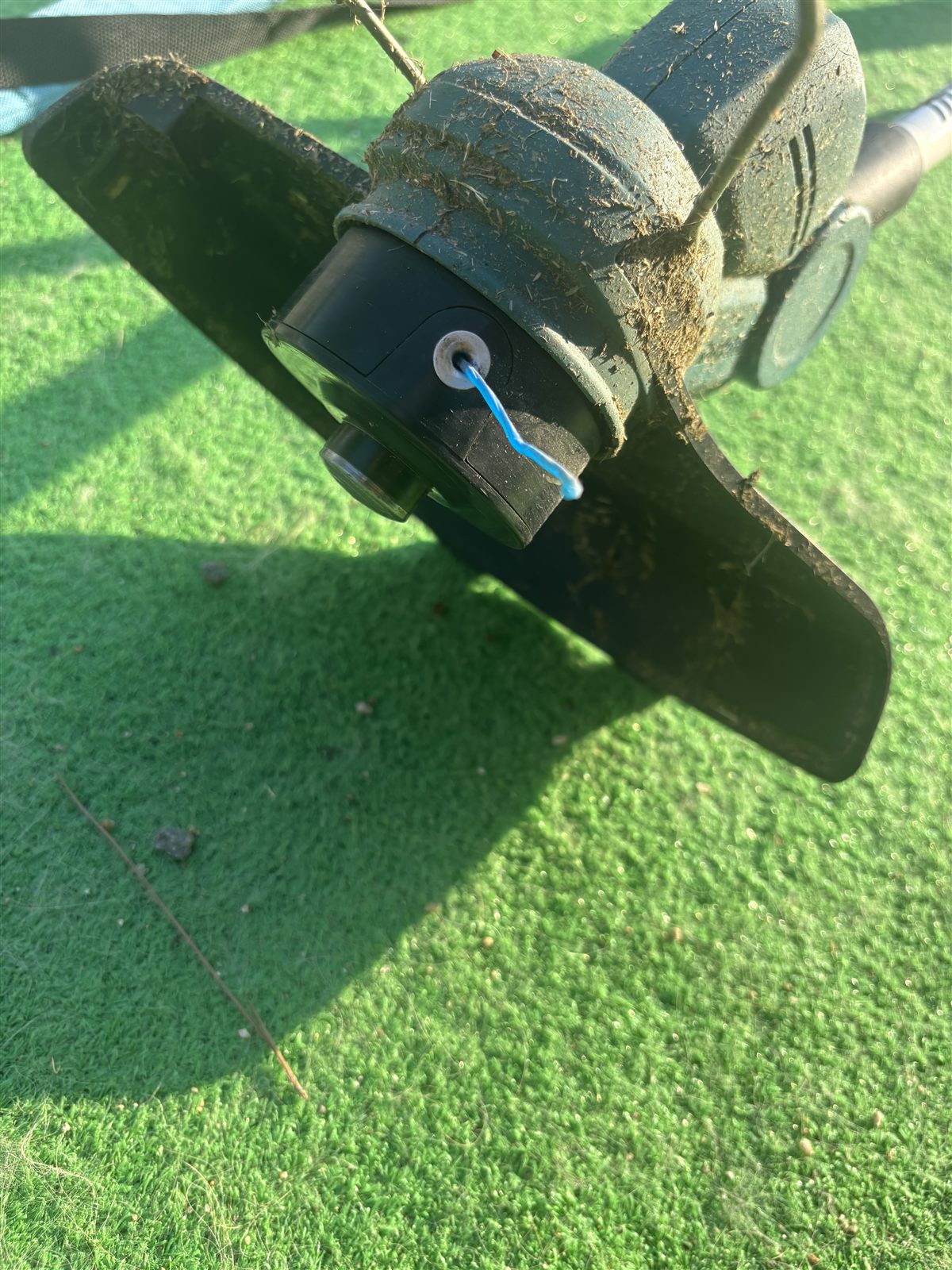 使用後のナイロンカッターヘッドの接写